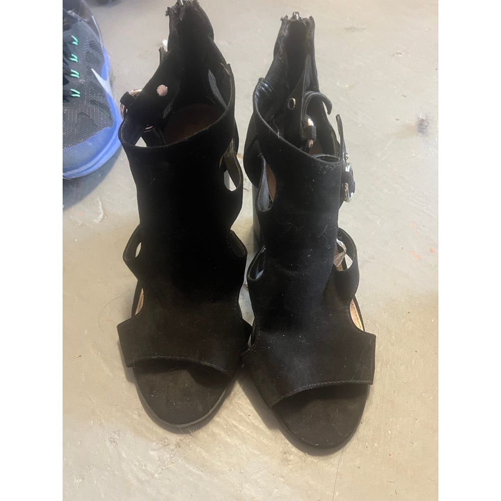 Women's black heels